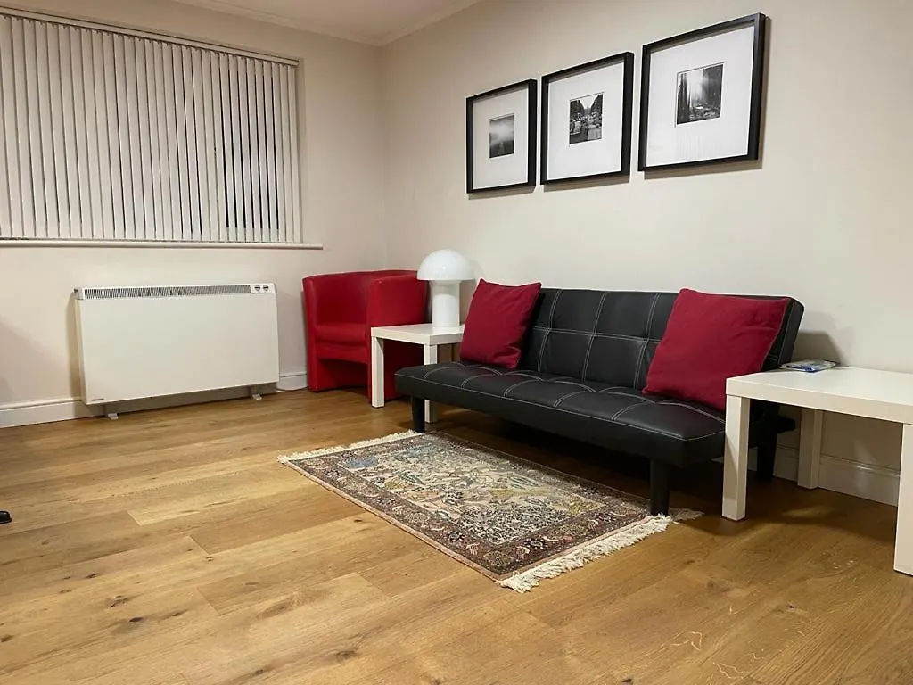 Morden Flat Close To Dlr Station With Free Parking London United Kingdom