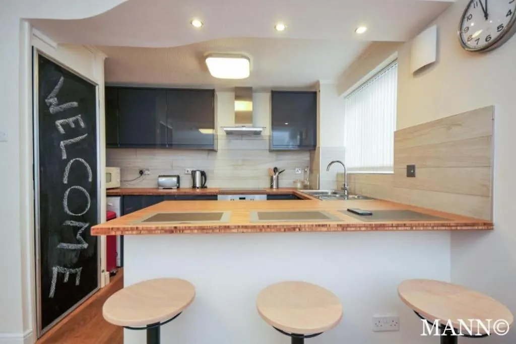 Apartment Morden Flat Close To Dlr Station With Free Parking London