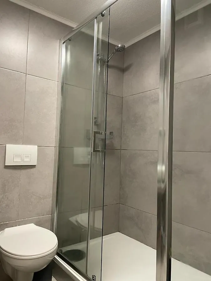Morden Flat Close To Dlr Station With Free Parking London Apartment