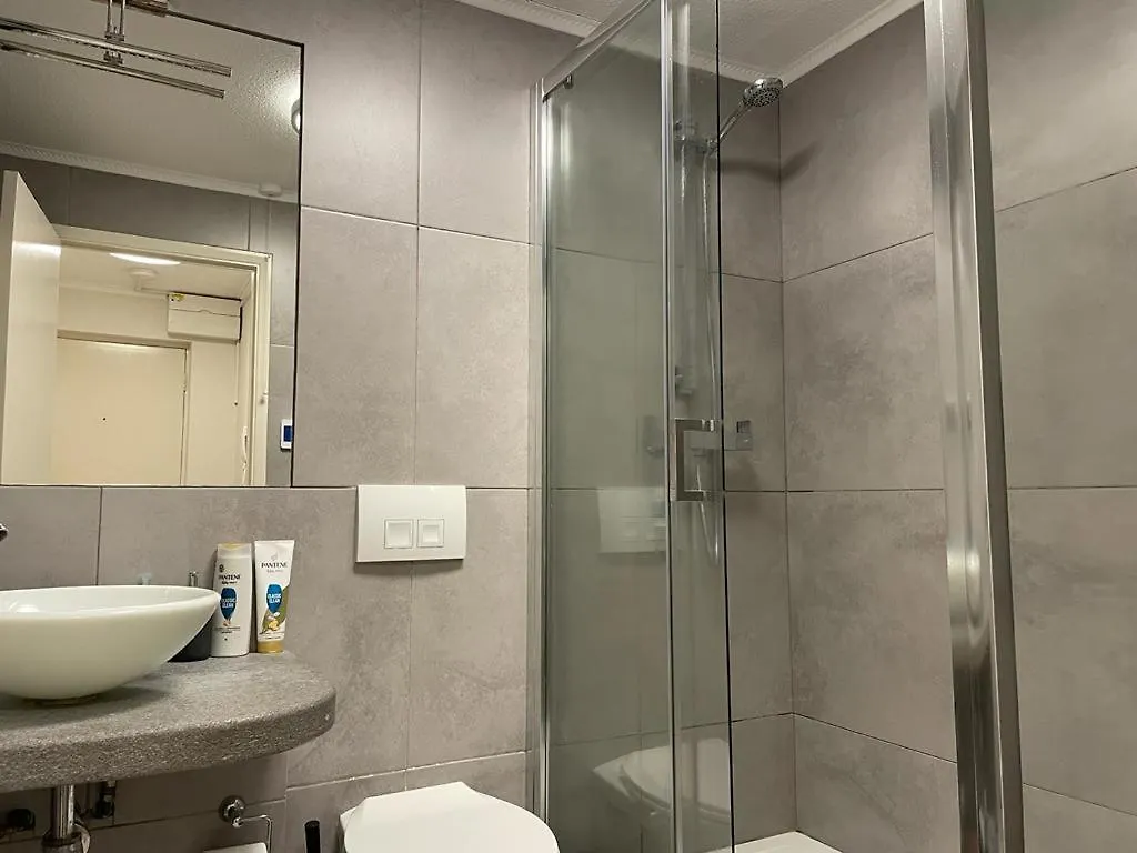Morden Flat Close To Dlr Station With Free Parking London United Kingdom